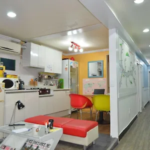 Yakorea Itaewon Albergue